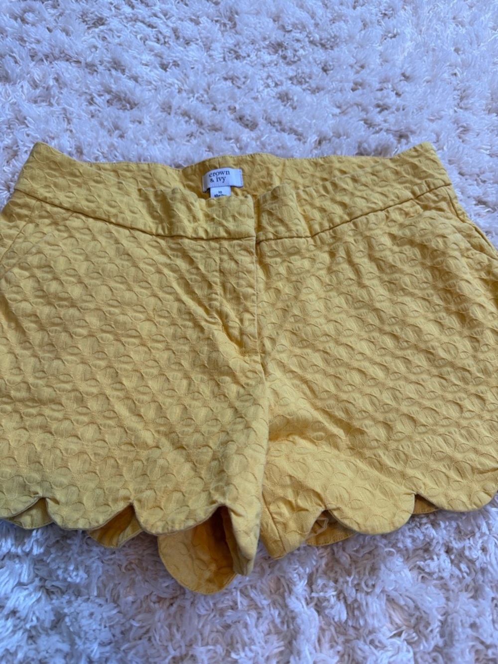 Crown & Ivy Yellow Textured Scalloped Hem Shorts Size 10 Shelby
